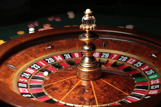 Red Tiger slot game interface on lottobola mobile showing reels and spin button